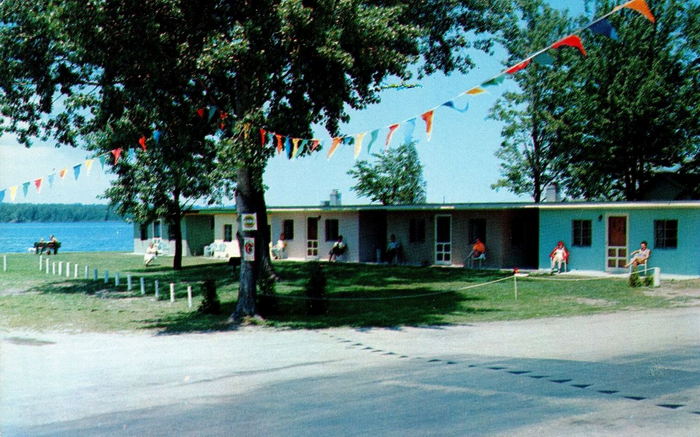 Neils Modern Cottages (Neils Resort) - Old Postcard (newer photo)